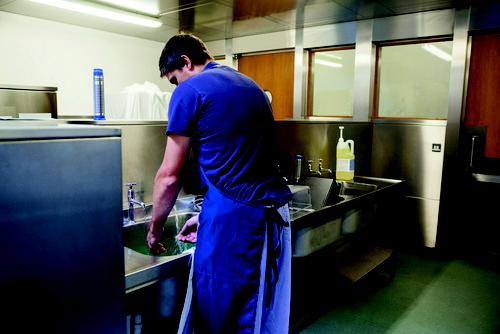 AGENT POLYVALENT EN RESTAURATION -appui-travaillons-ensemble-86130-jaunay-marigny-interim-cdd-cdi-mise-a-disposition-de-personnel-appui86